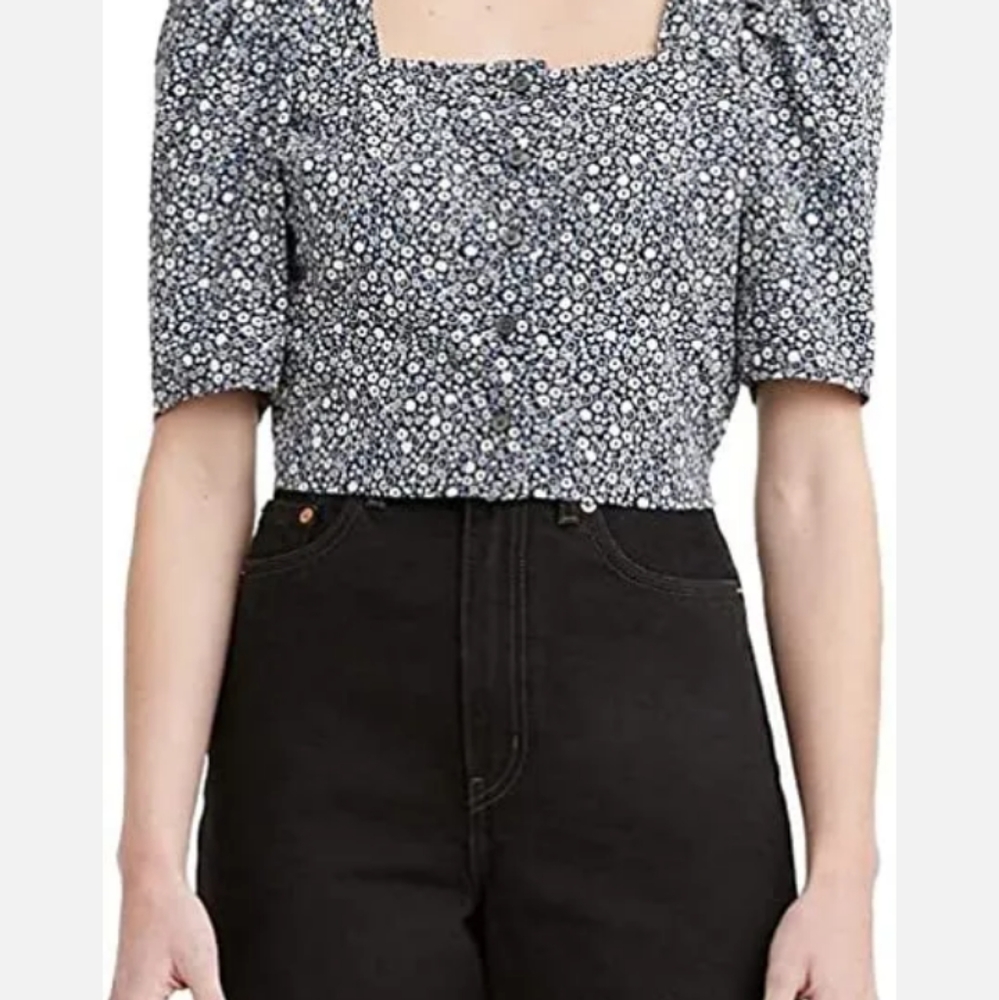 NWT- Levi’s - M